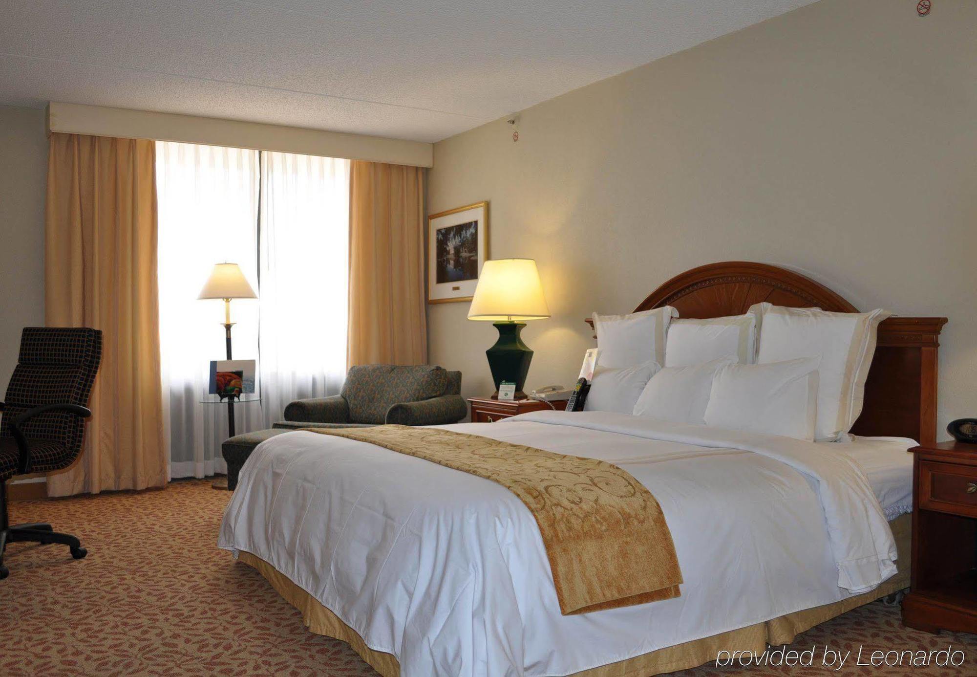 Baton Rouge Marriott Hotel Room photo